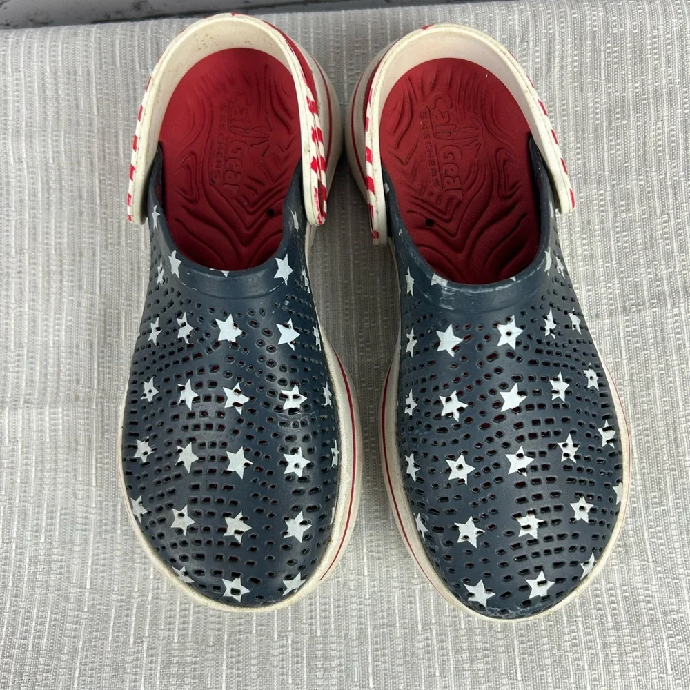 37. Sketchers | American flag stars and stripes, croc like shoes size: 5Y